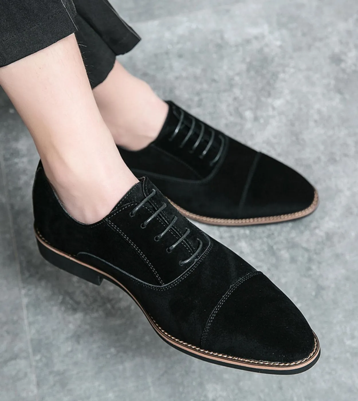 Oxford in pelle scamosciata Scarpe da uomo a punta sociale Moda Business Casual Banchetto da festa Abito brogue intagliato retrò