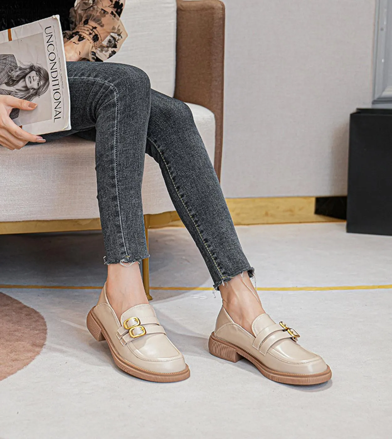 Scarpe piccole in pelle con suole spesse Mocassini Donna British 2023 Nuove scarpe singole Fiocco Scarpe fortunate Scarpe grandi