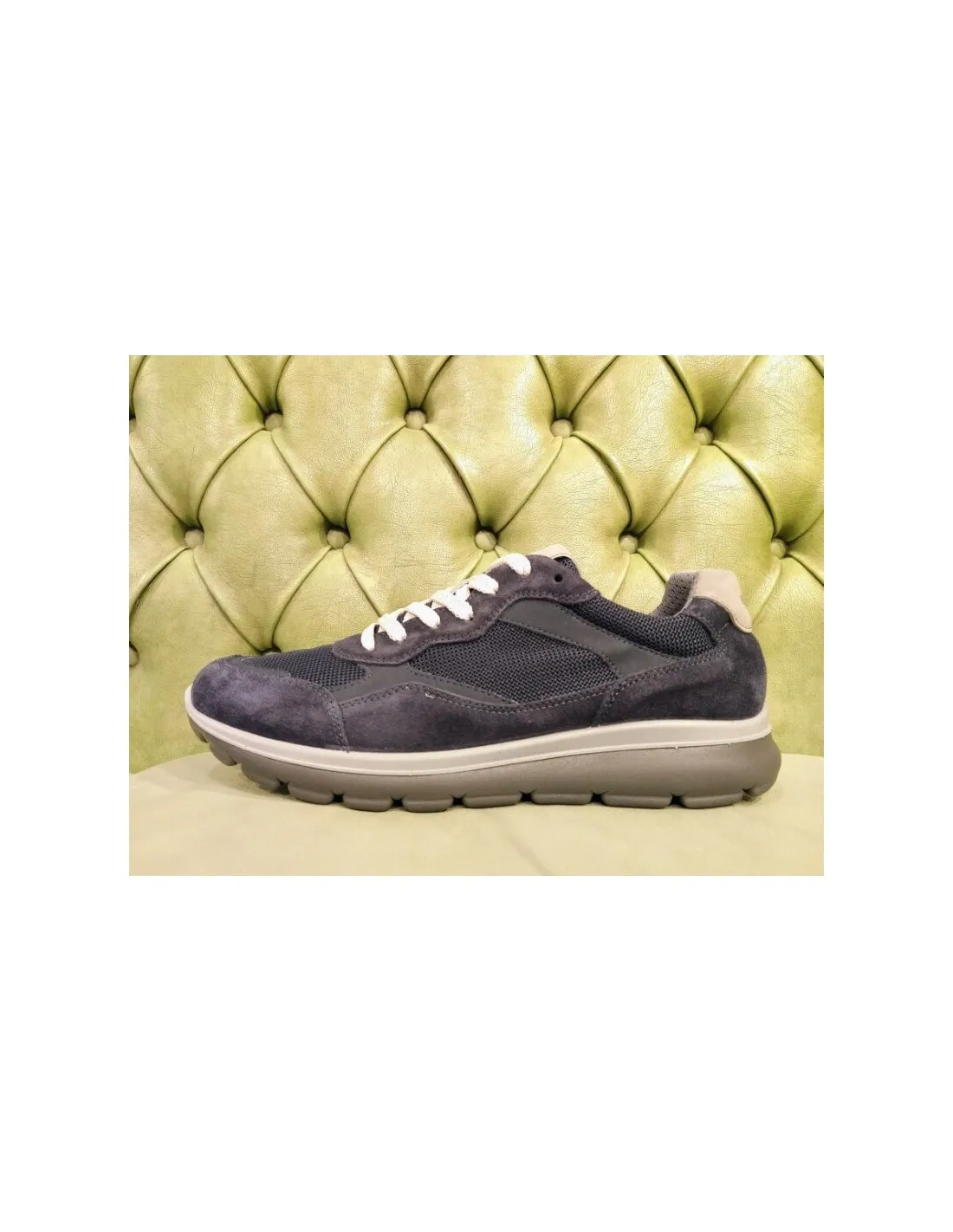 Scarpe sneakers da uomo rialzate dietro